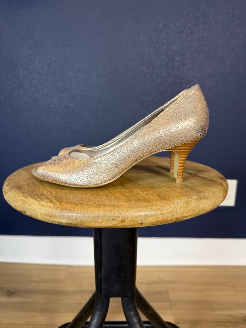 Bandolino NWT Shelley Light Gold Metallic Peep Toe Pumps Heels | 7 - Picture 5 of 9